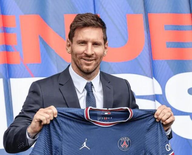梅西转会巴黎圣日耳曼，签约两年合同