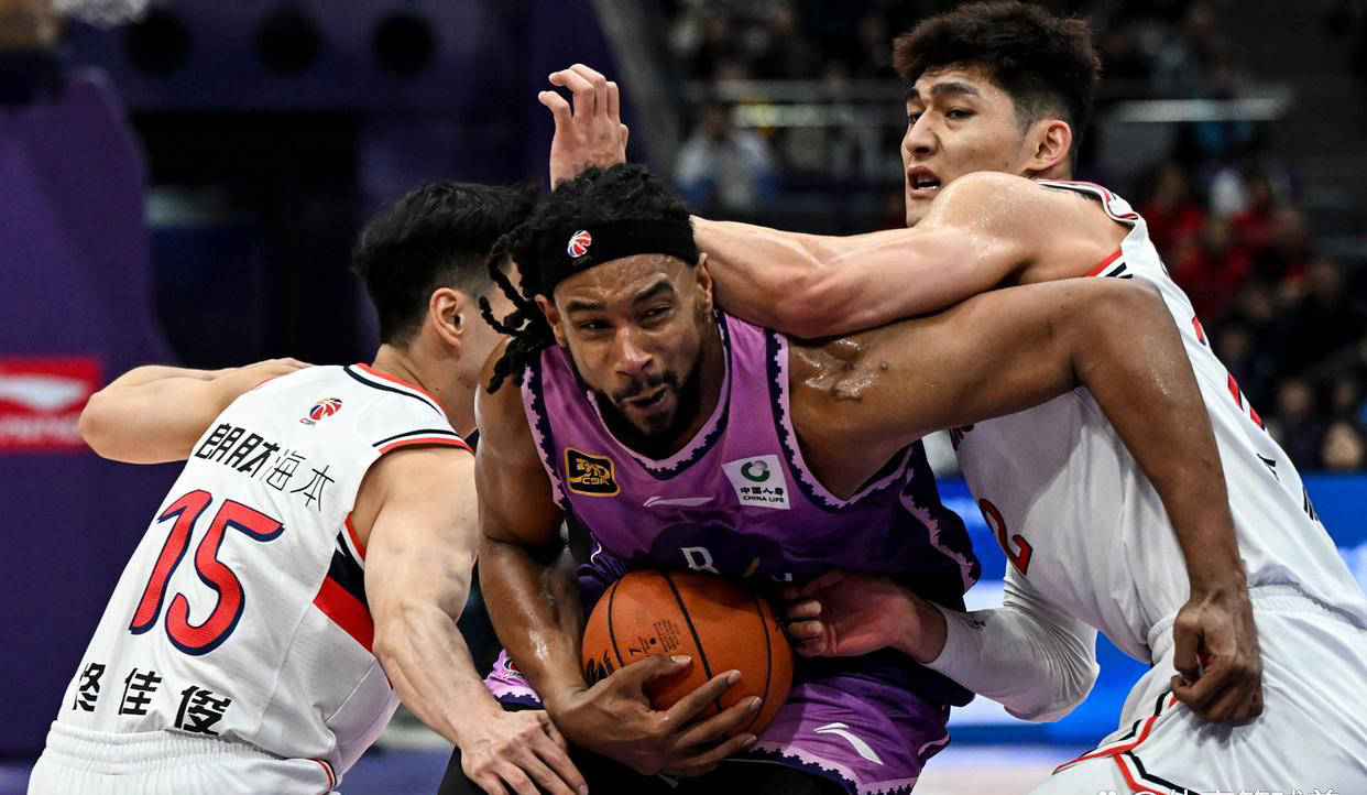 篮球联赛新季即将开启，球队备战精彩