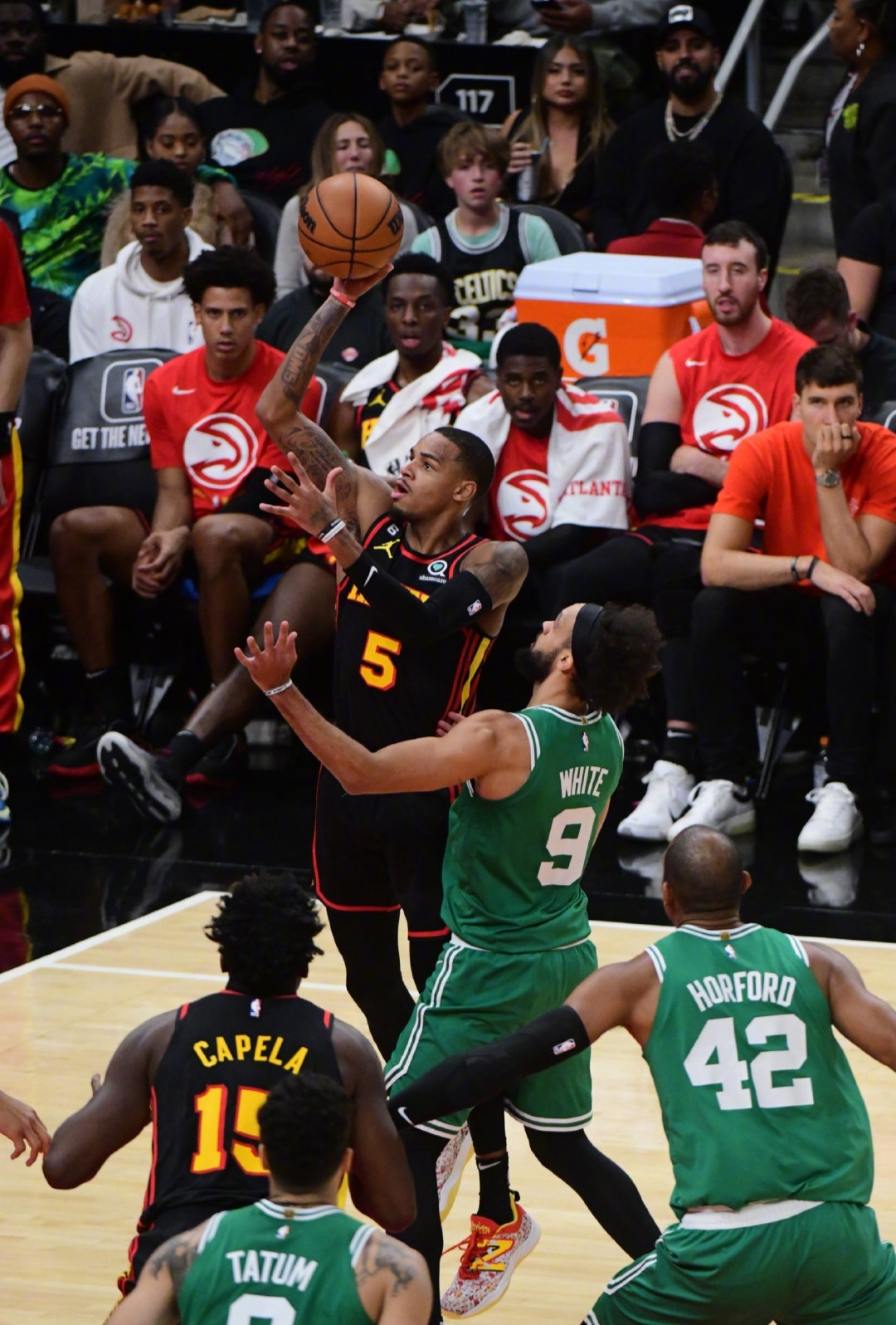 老鹰惊险战胜骑士，豪取七连胜的简单介绍