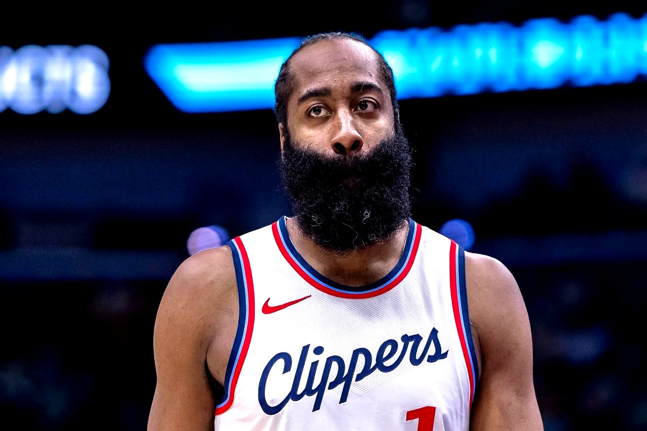 快船惨遭马刺逆转，失去常规赛榜首位置