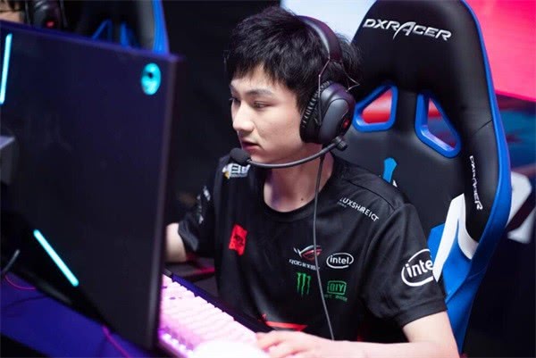 FLY翻盘TL，Scout极限生还后反打激烈交锋四强赛，技惊四座