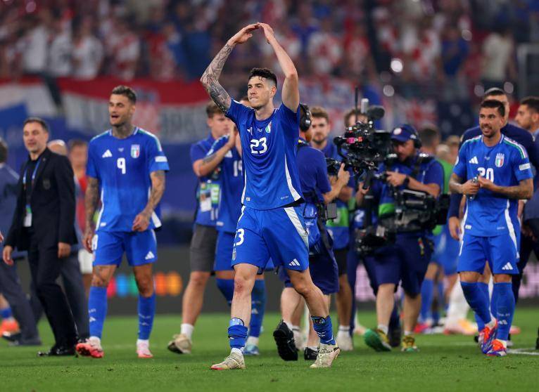 熊猫直播平台-包含乌克兰惊险晋级，险胜对手跻身欧洲杯决赛圈的词条