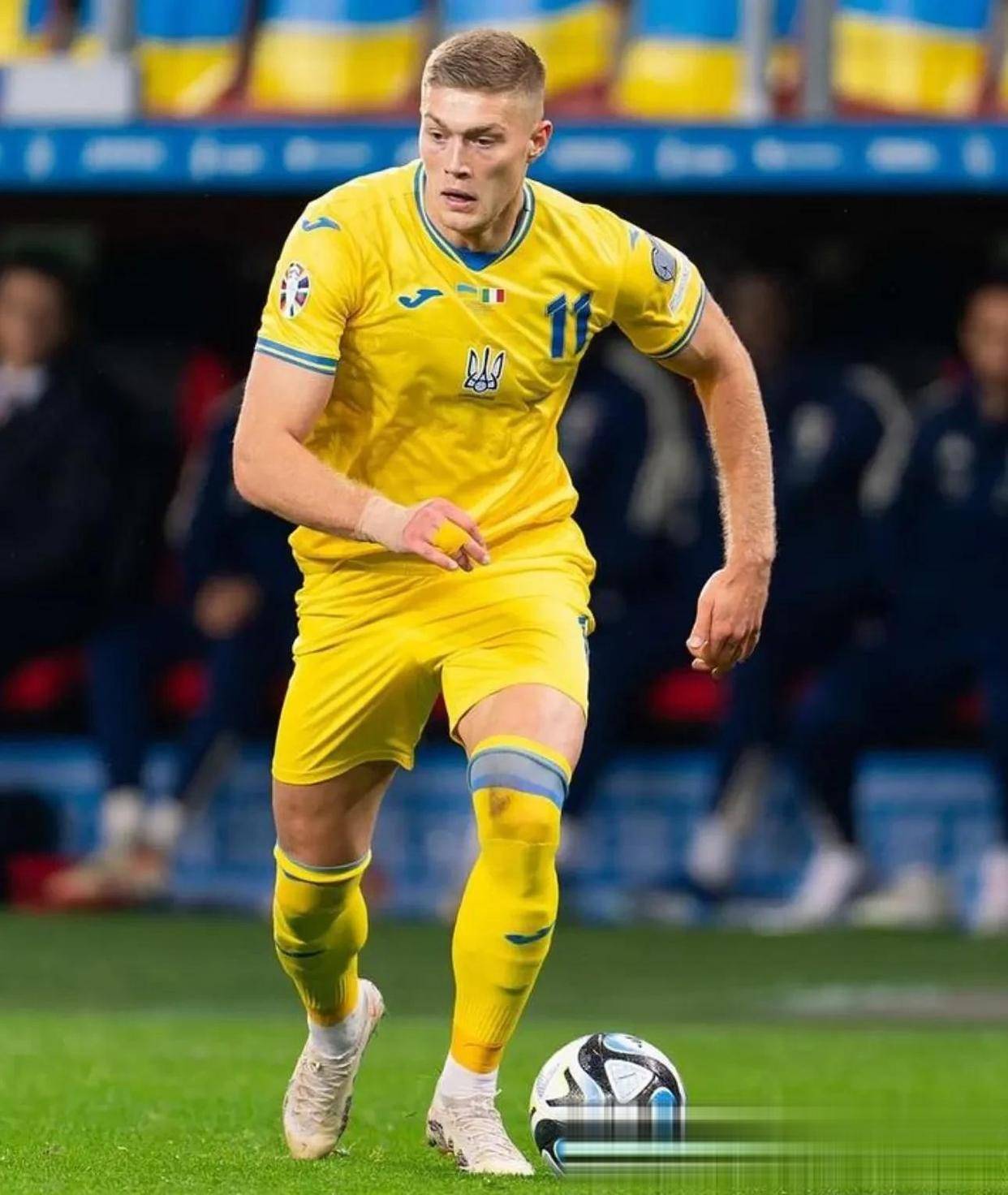 包含乌克兰惊险晋级，险胜对手跻身欧洲杯决赛圈的词条