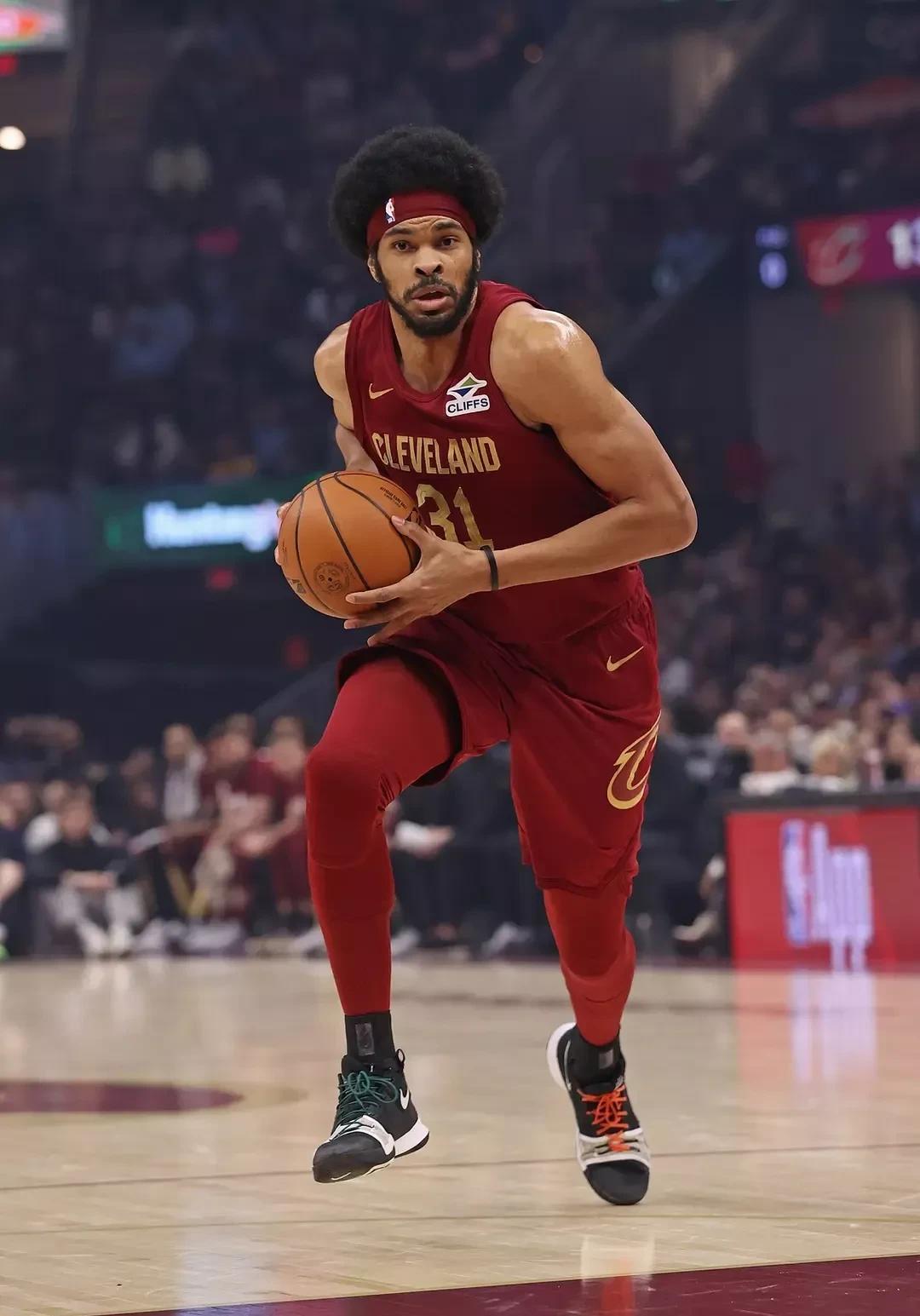 法国篮球巨星再度刷新得分纪录，成为焦点