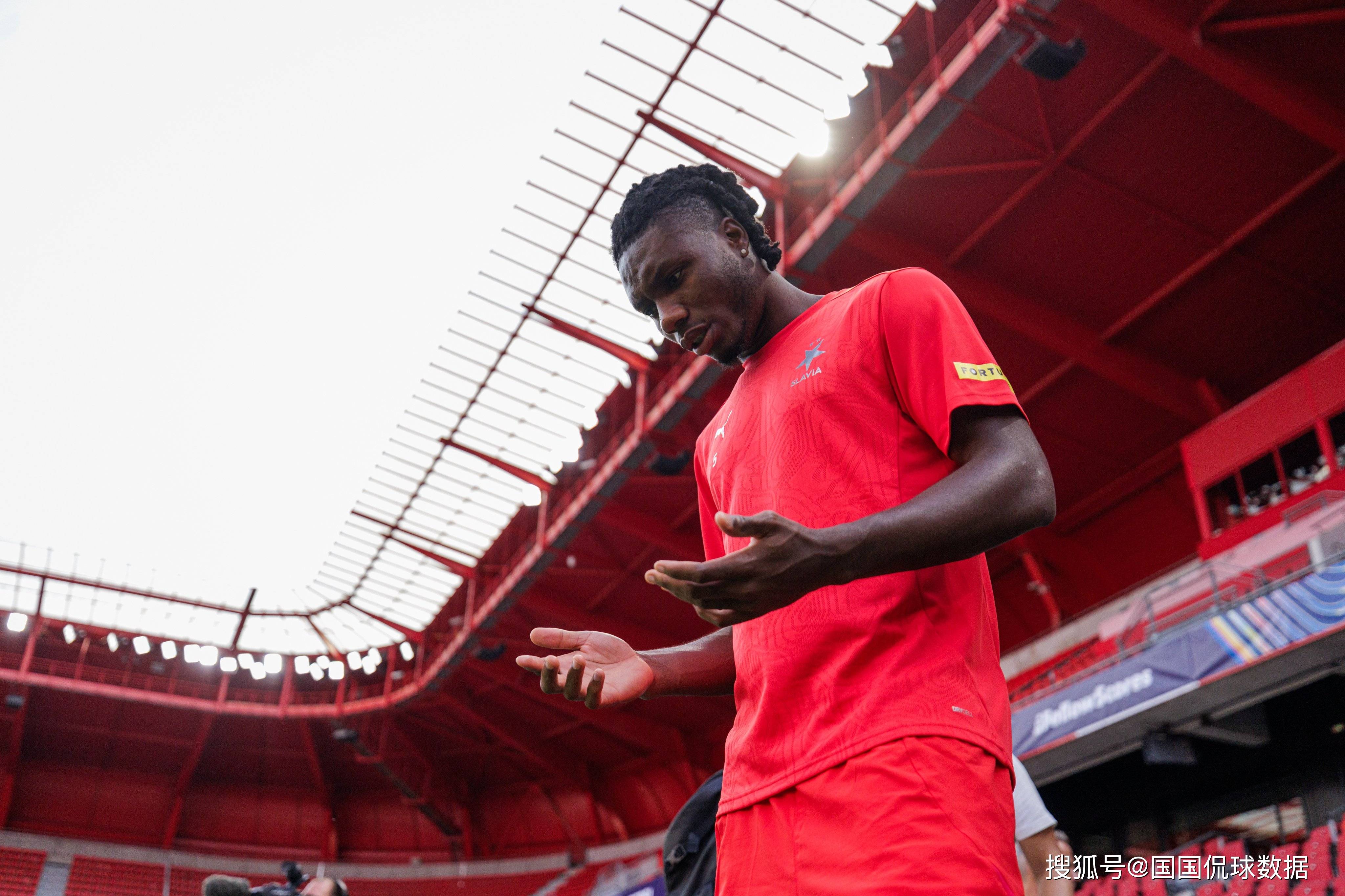 里尔队首发球员状态正佳，备战热火朝天