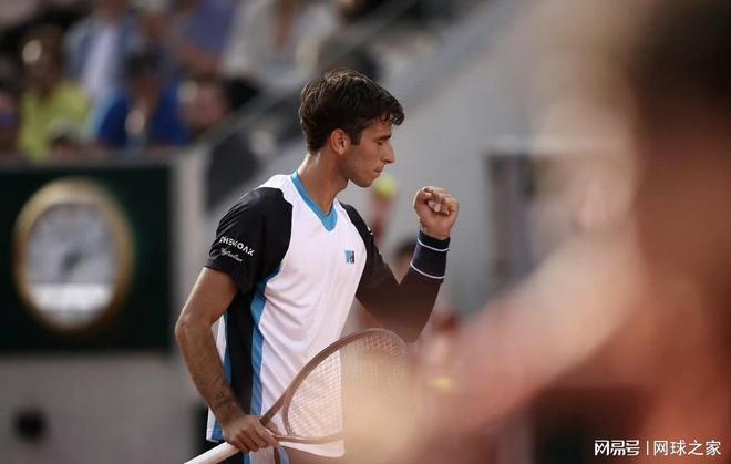 英国网球队翻盘日本网球队,西西帕斯送出助攻的简单介绍 英国网球队翻盘日本网球队,西西帕斯送出助攻的简单介绍